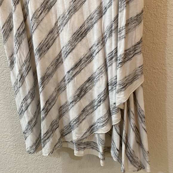 Flowy Stiped Tank - Picture 2 of 7